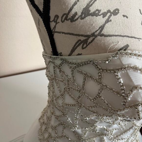 Stunning white and silver beaded gown - Picture 5 of 8